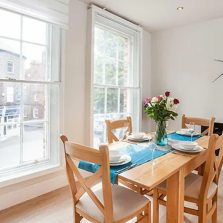 The King's- Gorgeous Centre *