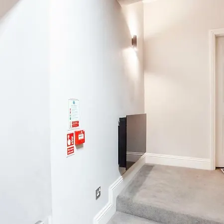 The King's- Gorgeous Centre *