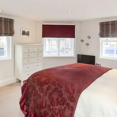 The King's- Gorgeous Centre *